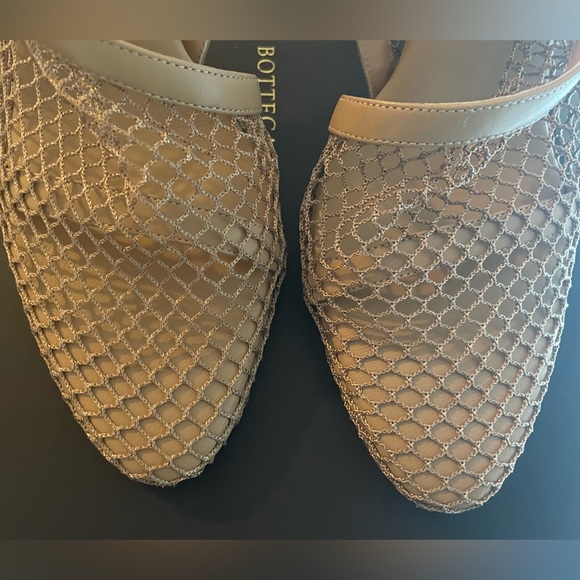 New / Never Worn BOTTEGA VENETA beige Mesh Nappa Chunky Chain Sandals / Pumps - Picture 8 of 16